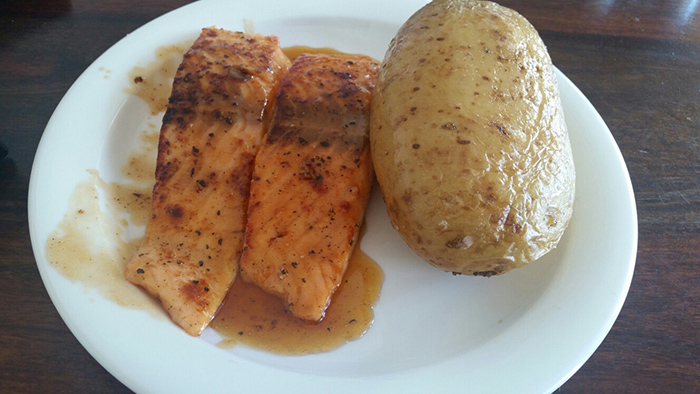 лососевая рыба + картошка с начинкой